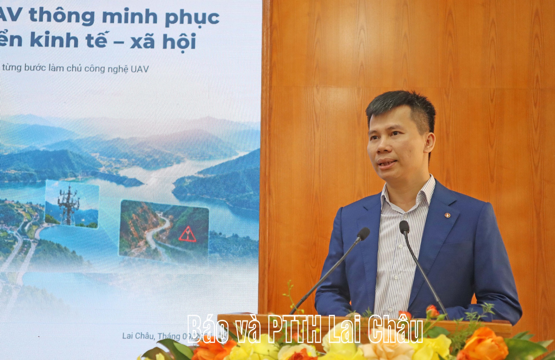 Đại biểu tham luận tại hội thảo.