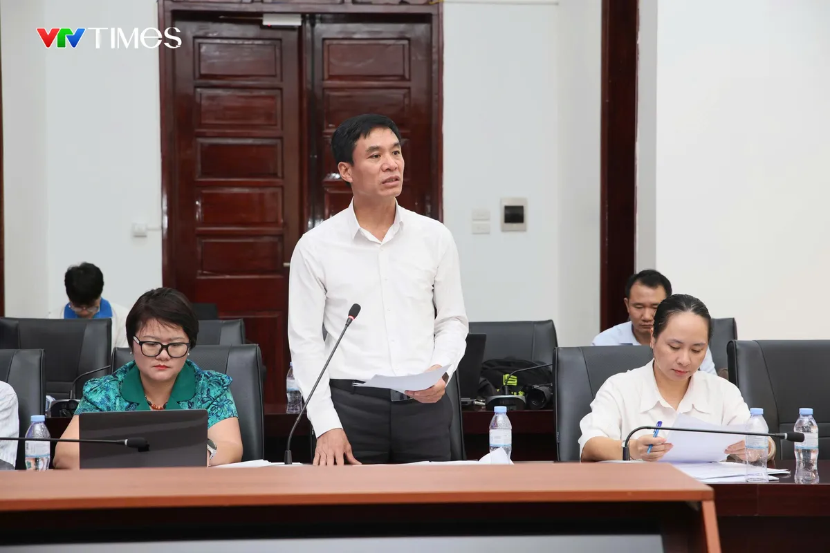 Các thành viên Hội đồng trao đổi, làm rõ hiệu quả bước đầu và khả năng ứng dụng thực tế của các mô hình AI. Ảnh: Anh Sơn