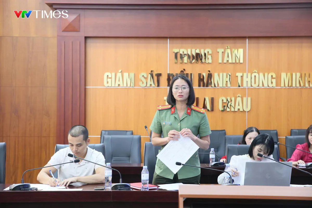 Các thành viên Hội đồng trao đổi, làm rõ hiệu quả bước đầu và khả năng ứng dụng thực tế của các mô hình AI. Ảnh: Anh Sơn
