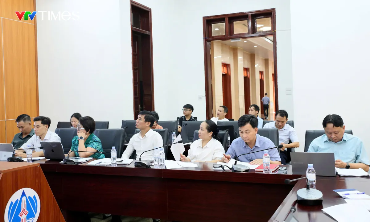 Đại biểu tham dự phiên họp. Ảnh: Anh Sơn